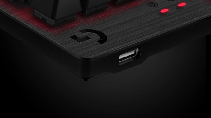Bàn phím cơ Logitech G413 Carbon Mechanical Backlit Gaming tích hợp thêm cổng usb sau phím